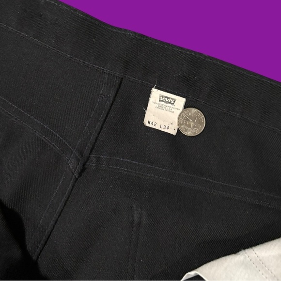 90s Levi’s Lightweight Flared Pants - Picture 5 of 5